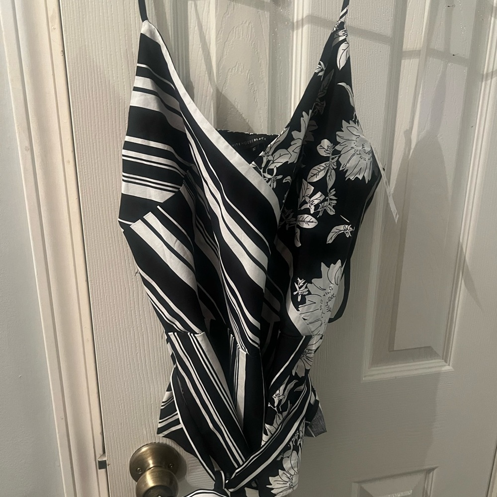 Black and white floral pattern blouse from White House black market. Size 12 NWT